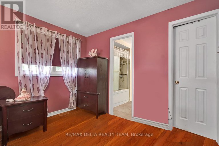 29187957/6096-meadowhill-crescent/chapel-hill/ottawa/ontario/K1C5R8_18