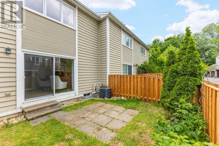 28573649/1129-chimney-hill-way/beacon-hill-south/ottawa/ontario/K1J8Z7_28