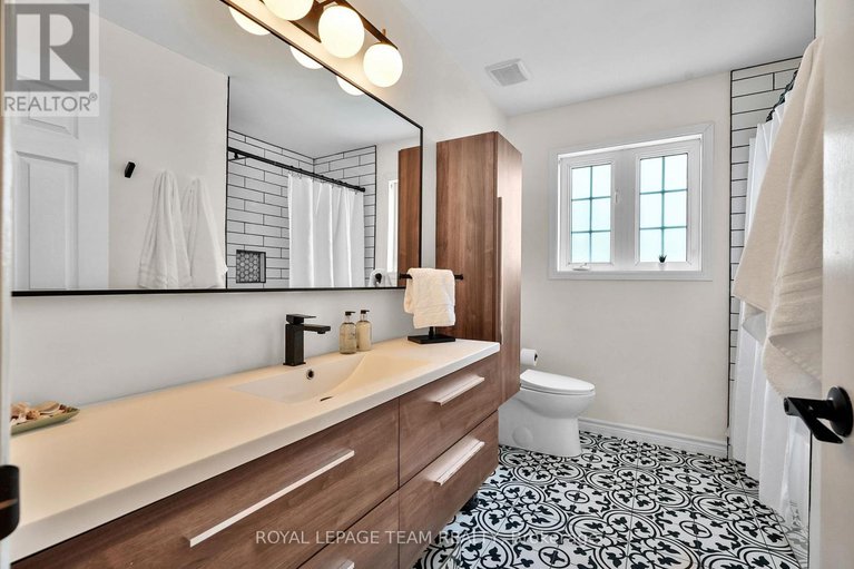 28812426/2122-saunders-avenue/woodroffe/ottawa/ontario/K2A4C7_32