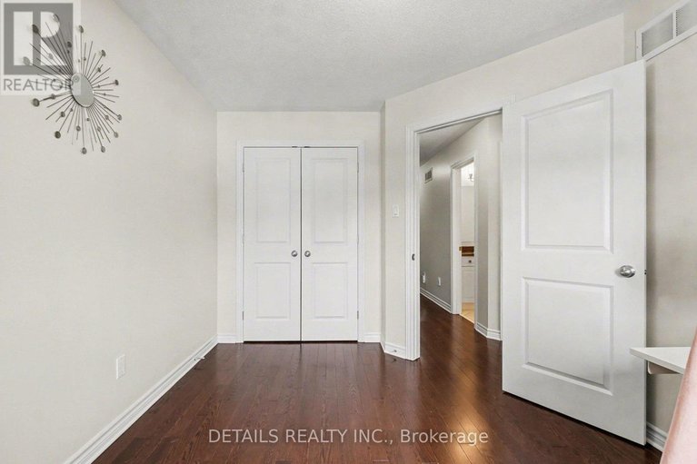 29483719/112-whispering-winds-street/mer-bleuebradley-estatesanderson-park/ottawa/ontario/K1W0B7_22