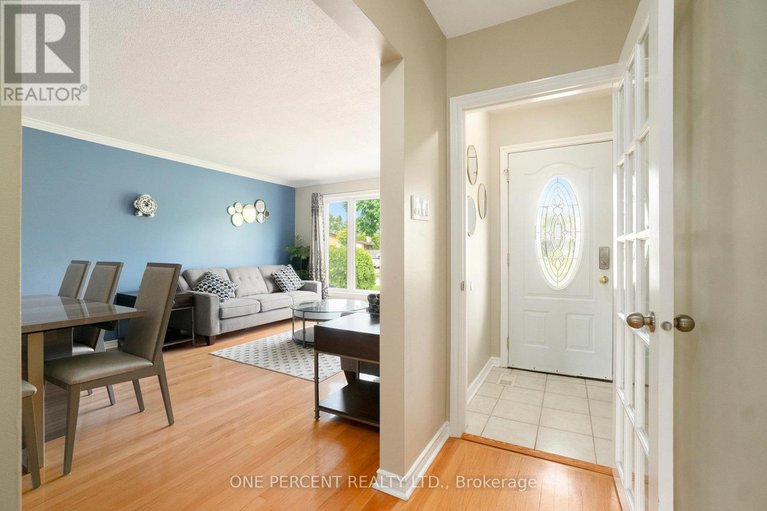28410725/1208-stanton-road/queensway-terrace-southridgeview/ottawa/ontario/K2C3E2_2