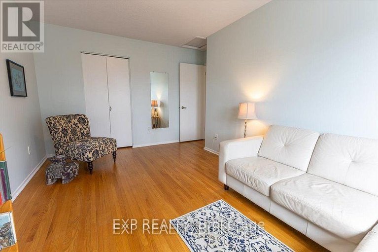 29464156/422-kintyre-private/carleton-square/ottawa/ontario/K2C3M7_22