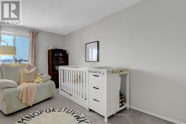 29178454/34-stokes-crescent/glencairnhazeldean/ottawa/ontario/K2L2Z4_22