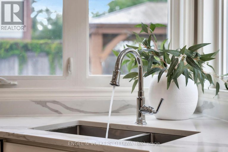 28838272/14-belton-avenue/stittsville-central/ottawa/ontario/K2S1G7_22