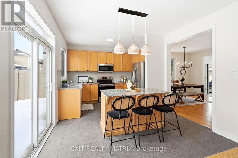 29675107/194-flowing-creek-circle/emerald-meadowstrailwest/ottawa/ontario/K2M2R7_5