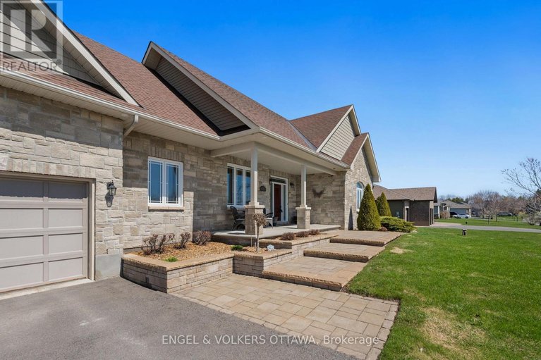 29679359/5579-lombardy-drive/osgoode/ottawa/ontario/K0A2W0_2