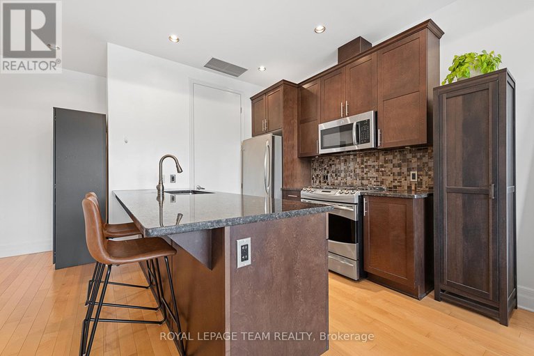 28587284/210-327-breezehill-avenue-s/west-centre-town/ottawa/ontario/K1Y1R6_7