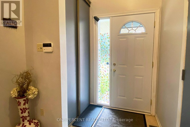 29208573/292-temby-private/hunt-club-parkgreenboro/ottawa/ontario/K1T2W2_4