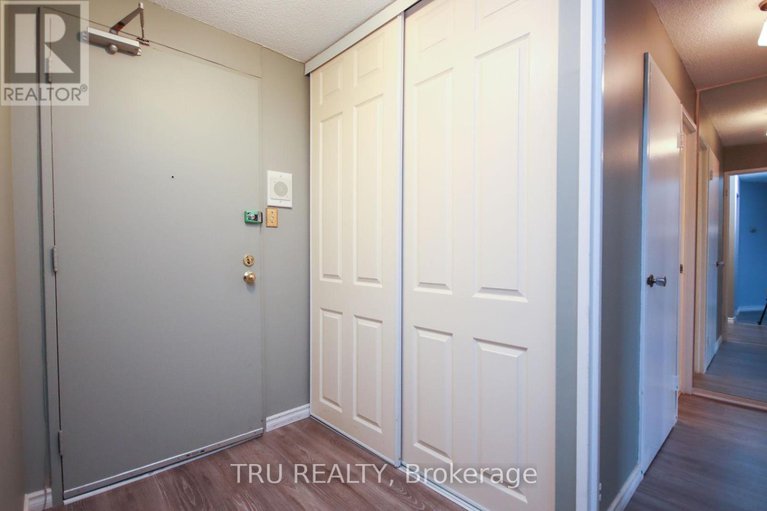 28397093/1604-1081-ambleside-drive/woodroffe/ottawa/ontario/K2B8C8_6