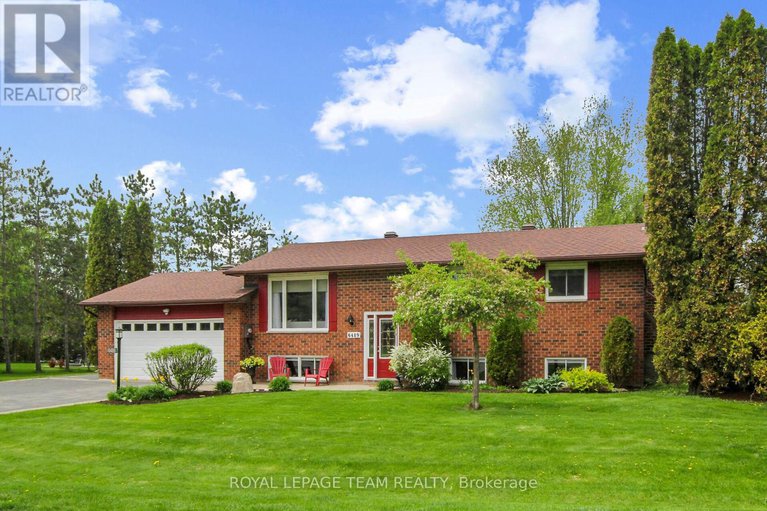 28356426/6489-doctor-blair-crescent/north-gower/ottawa/ontario/K0A2T0_2