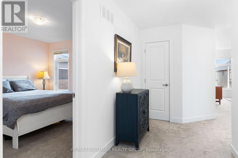 28477772/258-fountainhead-drive/mer-bleuebradley-estatesanderson-park/ottawa/ontario/K1W0H4_25