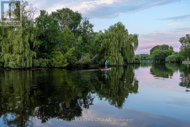 28062589/5651-herwig-place/manotick-south-to-roger-stevens/ottawa/ontario/K4M1B3_50