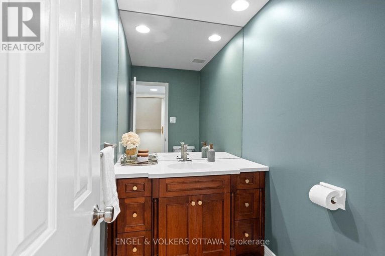 28648909/20-garand-place/urbandale-acres/ottawa/ontario/K1H8M1_15
