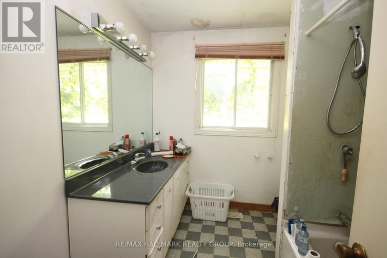 28853332/2516-page-road/orleans-village/ottawa/ontario/K1W1E2_9