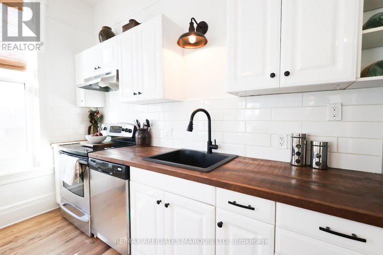 29078821/11-elgin-street-e/alexandria/north-glengarry/ontario/K0C1A0_23