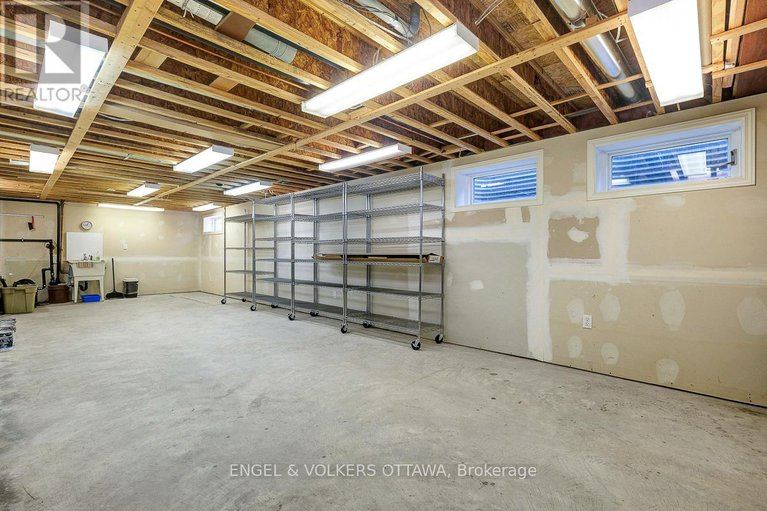 28808789/3-mohawk-crescent/bruce-farmgraham-parkqualicumbellands/ottawa/ontario/K2H7G7_41
