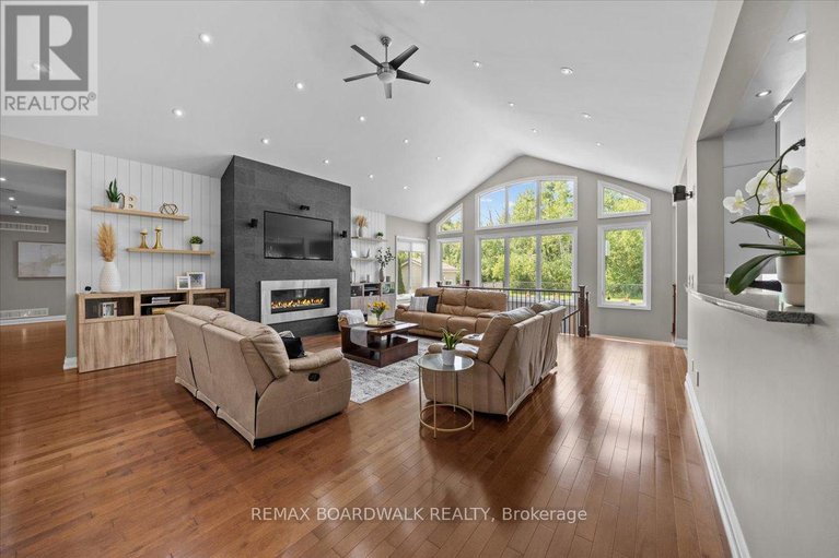 29292036/1610-linkland-court/cumberland-estates/ottawa/ontario/K4C0A5_10