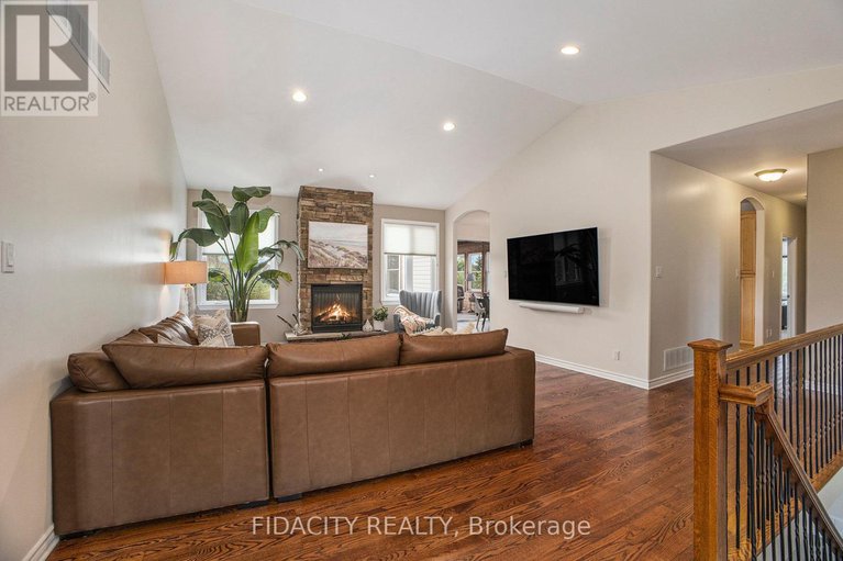 28851560/16-canadian-drive/remainder-of-stittsville-area/ottawa/ontario/K0A1B0_8