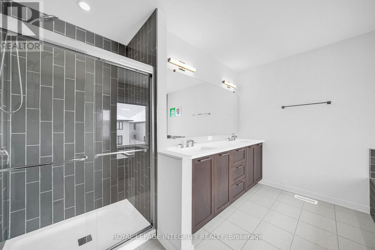 29234457/899-ralph-hennessy-avenue/riverside-southgloucester-glen/ottawa/ontario/K1X0B1_29