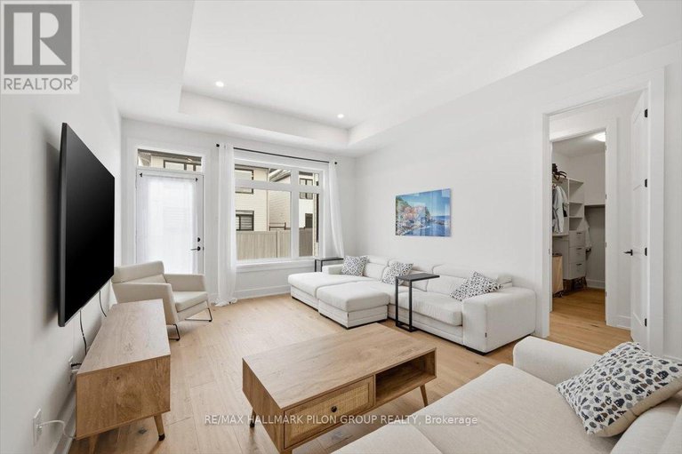 29379151/296-cornice-street/mer-bleuebradley-estatesanderson-park/ottawa/ontario/K1W0R4_9