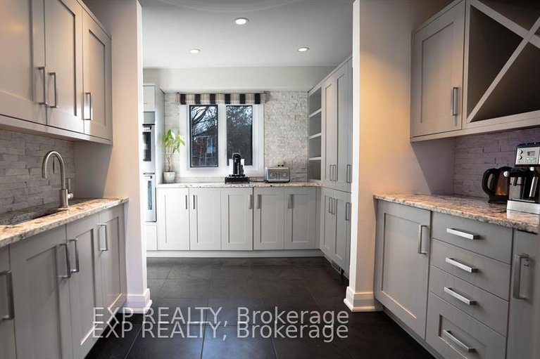 28643712/17-chesswood-court/pineglencountry-place/ottawa/ontario/K2E7E3_13