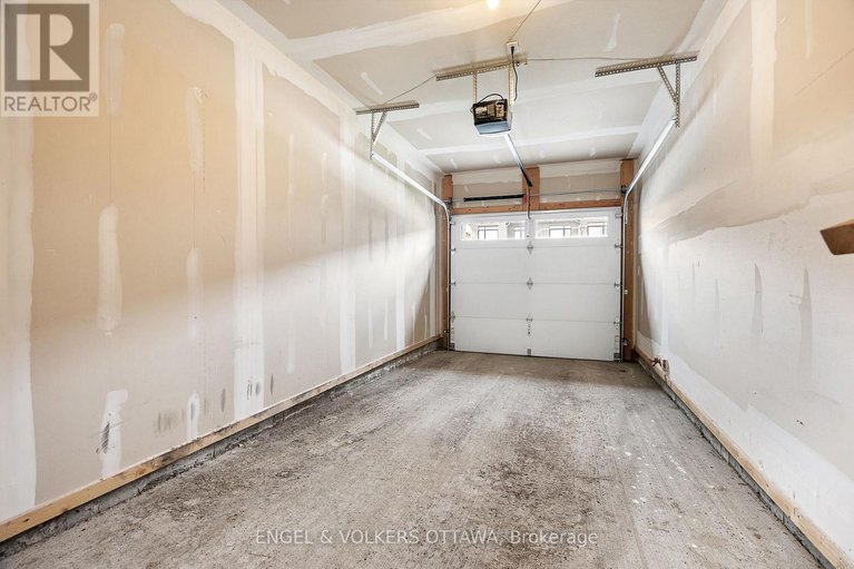 28268548/275-finsbury-avenue/stittsville-south/ottawa/ontario/K2S2Y2_32
