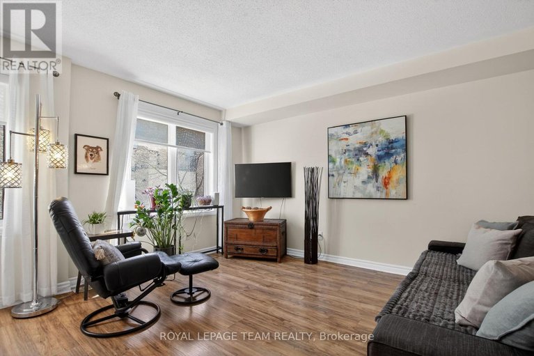 29588178/130a-lindenshade-drive/strandherd/ottawa/ontario/K2J5R5_6