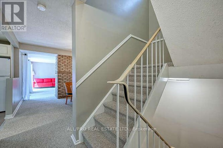 29261422/56-jackson-court/beaverbrook/ottawa/ontario/K2K1B7_5