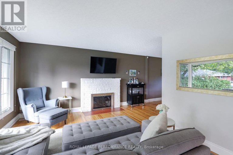 28924054/1347-highgate-road/parkway-park/ottawa/ontario/K2C2Y5_7