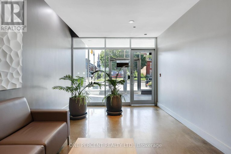 28529124/904-180-york-street/lower-townbyward-market/ottawa/ontario/K1N1J6_10