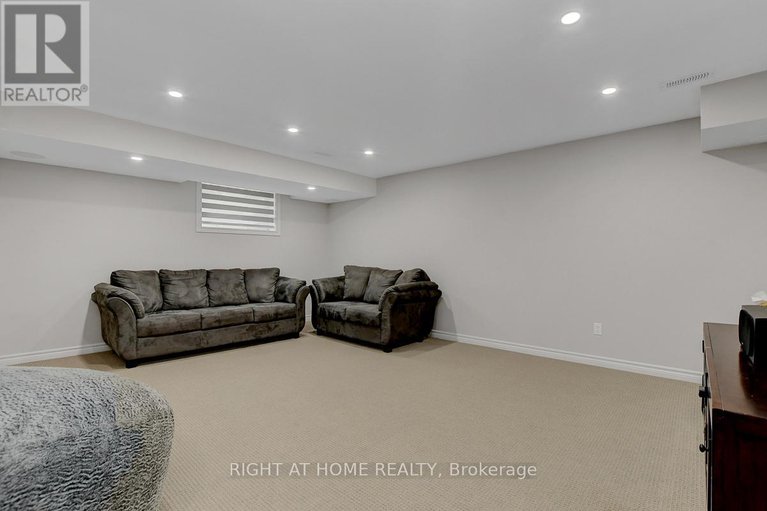 28656845/674-putney-crescent/stittsville-south/ottawa/ontario/K2S2N7_18