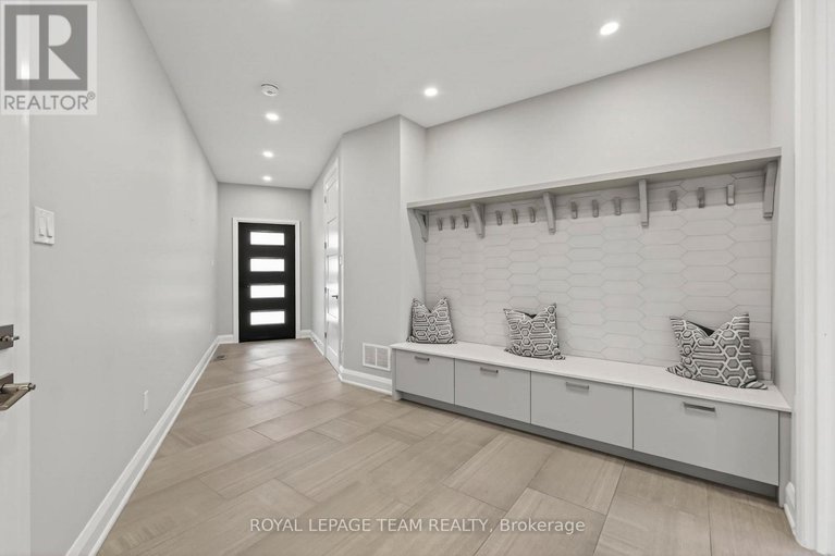 29651799/1670-ortona-avenue/carleton-heights/ottawa/ontario/K2C1W7_24