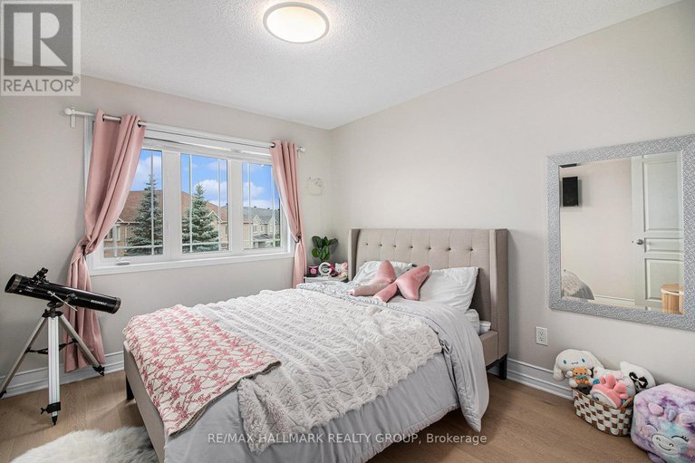 28598601/716-percifor-way/mer-bleuebradley-estatesanderson-park/ottawa/ontario/K1W0E4_17