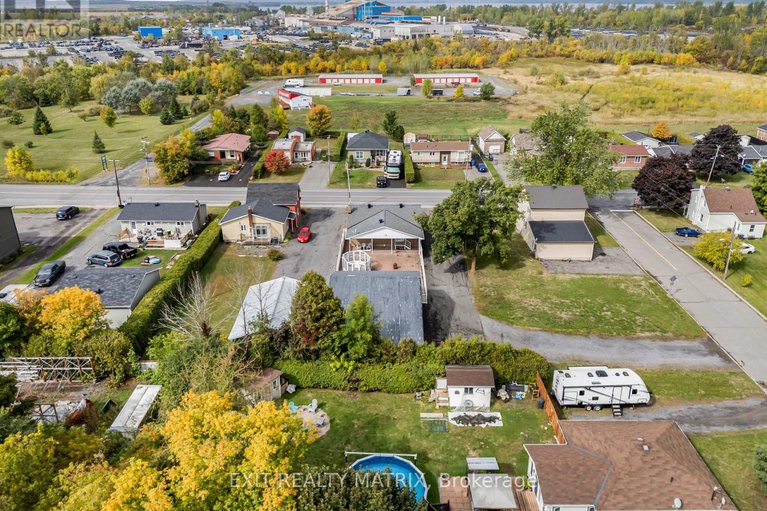 28923797/323-longueuil-street/lorignal/champlain/ontario/K0B1K0_30