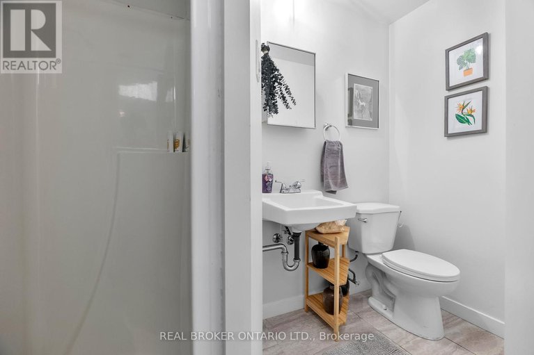 28983719/a-3911-old-richmond-road/arbeatha-park/ottawa/ontario/K2H8T9_28