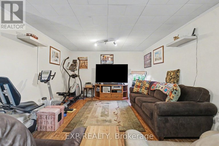 29430598/381-dominion-street-s/alexandria/north-glengarry/ontario/K0C1A0_11