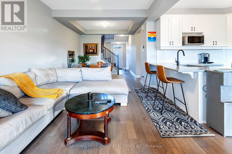 29051195/2070-winsome-terrace/fallingbrookgardenway-south/ottawa/ontario/K4A5M9_12