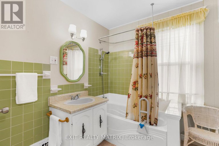 28821013/469-smerdon-street/hawkesbury/hawkesbury/ontario/K6A2M9_17