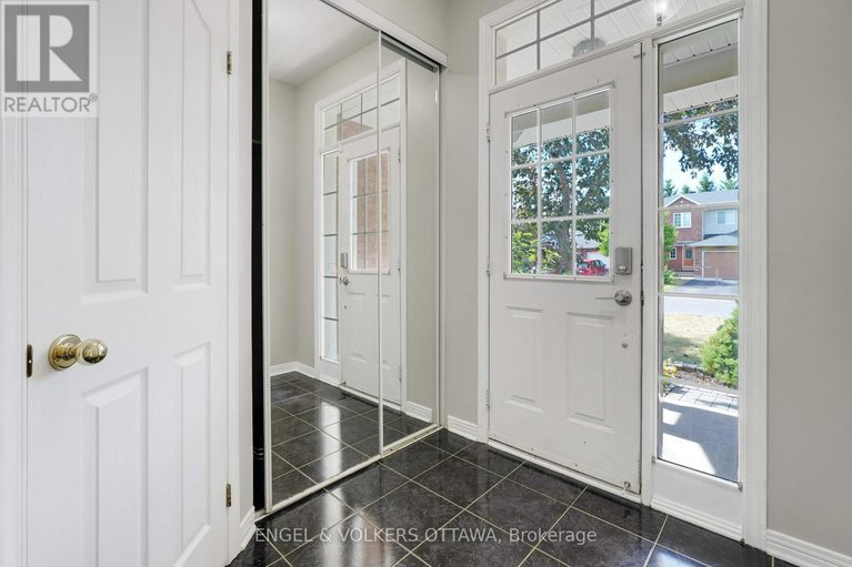 29154466/551-wild-shore-crescent/riverside-southgloucester-glen/ottawa/ontario/K1V1S9_4