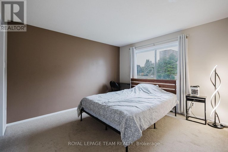 28779123/210-212-viewmount-drive/borden-farmstewart-farmcarleton-heightsparkwood-hills/ottawa/ontario/K2E7X2_17