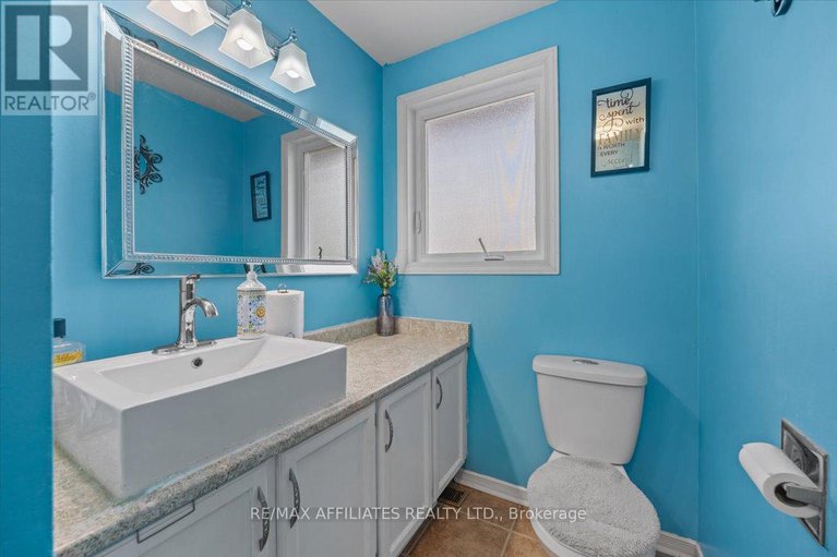 28458196/300-sylvie-terrace/bilberry-creekqueenswood-heights/ottawa/ontario/K1E3M2_22