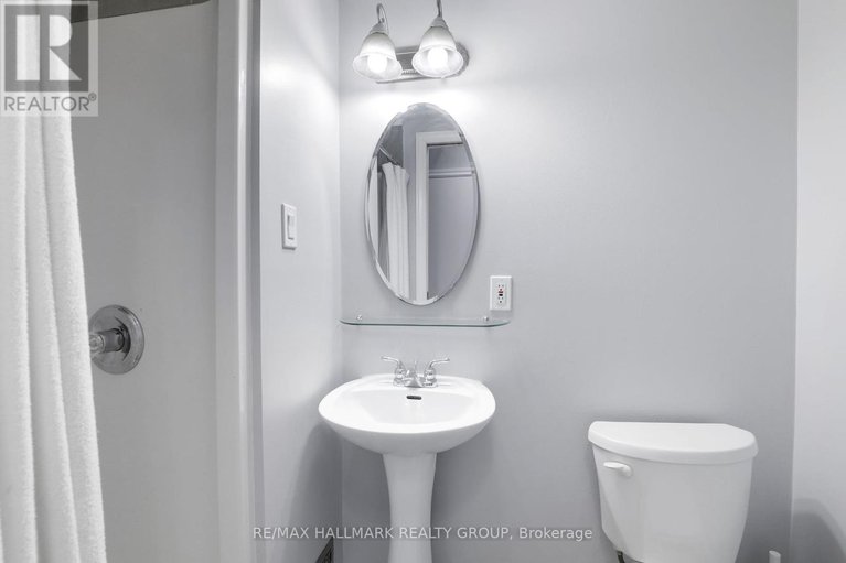 28485639/8-405-montfort-street/vanier/ottawa/ontario/K1L8G8_18