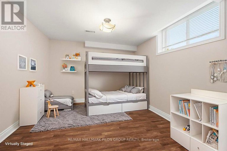 29215744/188-whispering-winds-way/mer-bleuebradley-estatesanderson-park/ottawa/ontario/K1W0B5_16