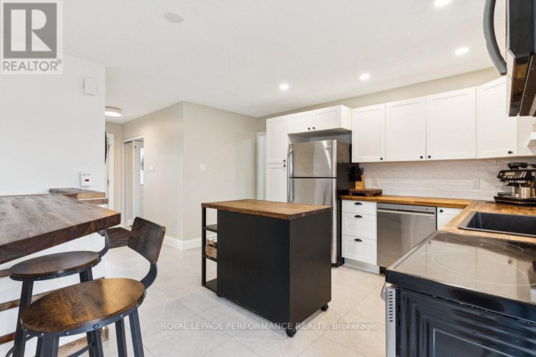 29416128/21-menard-street/embrun/russell/ontario/K0A1W1_17