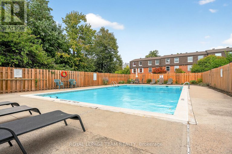28827776/9-moorside-private/carleton-heights/ottawa/ontario/K2C3P4_32