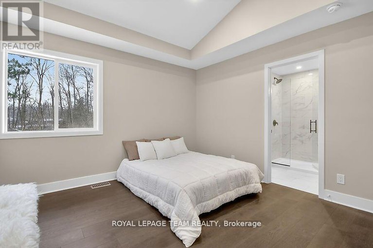 29467727/6636-marina-drive/manotick-south-to-roger-stevens/ottawa/ontario/K4M1B3_22