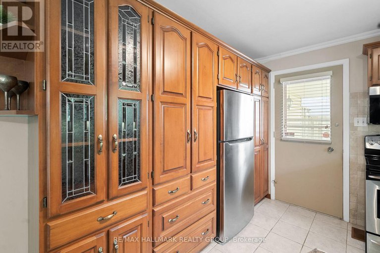28581725/2143-hubbard-crescent/beacon-hill-north/ottawa/ontario/K1J6L3_11