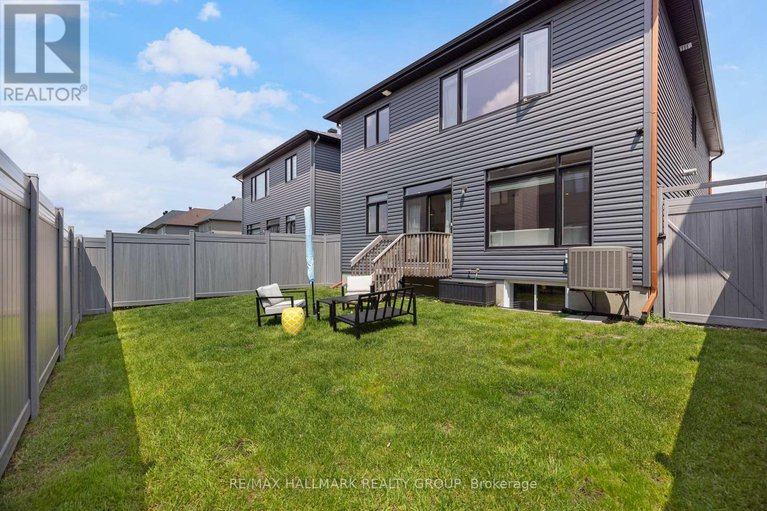 28477772/258-fountainhead-drive/mer-bleuebradley-estatesanderson-park/ottawa/ontario/K1W0H4_35