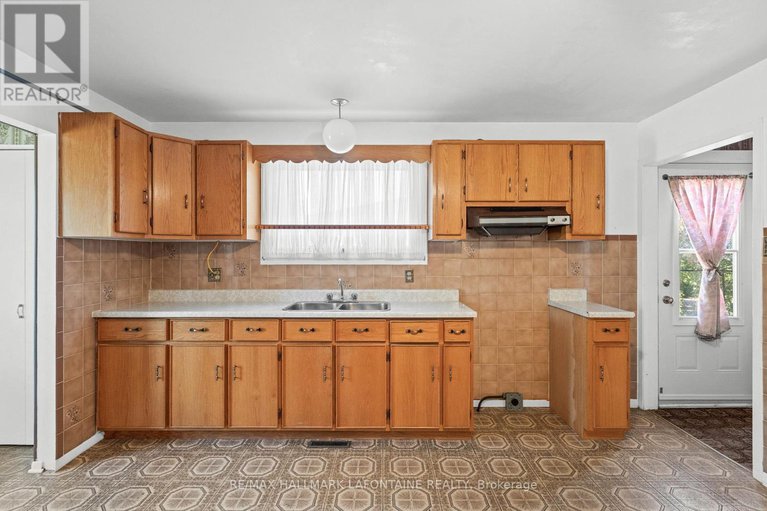 28771288/602-eastvale-drive/beacon-hill-north/ottawa/ontario/K1J6Z6_11