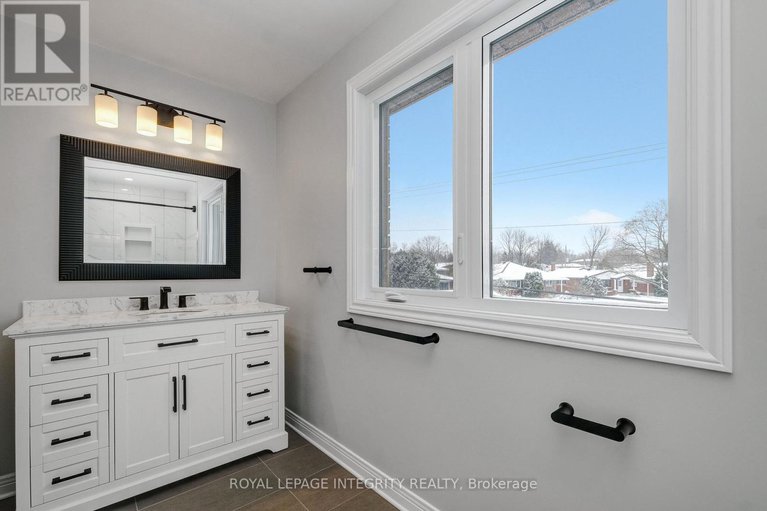 29232171/2177-lenester-avenue/mckellar-heightsglabar-park/ottawa/ontario/K2A4A9_28